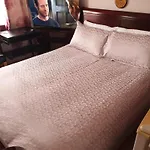 Vendégház Ensuite Bedroom With Private Toilet And Shower And Unlimited Wifi *