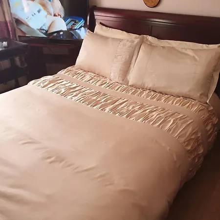 Ensuite Bedroom With Private Toilet And Shower And Unlimited Wifi