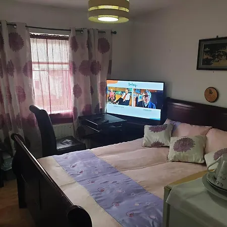 Maison d'hôtes Ensuite Bedroom With Private Toilet And Shower And Unlimited Wifi Lucan