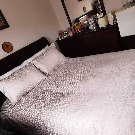 Ensuite Bedroom With Private Toilet And Shower And Unlimited Wifi * Lucan