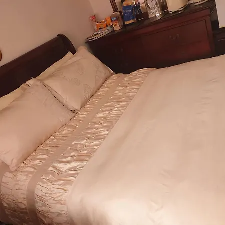 Ensuite Bedroom With Private Toilet And Shower And Unlimited Wifi * Lucan