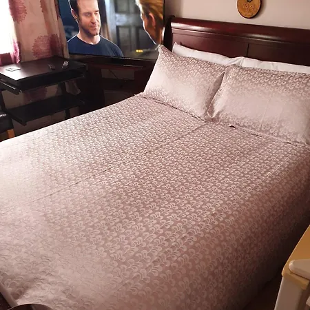 بيت ضيافة Ensuite Bedroom With Private Toilet And Shower And Unlimited Wifi *
