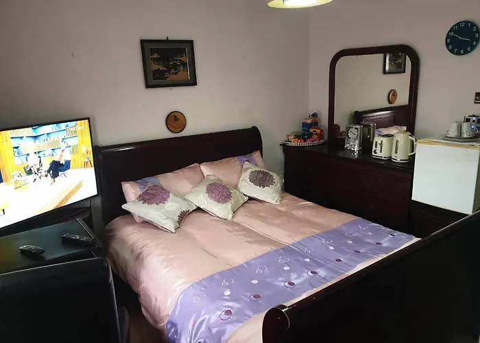 招待所 Ensuite Bedroom With Private Toilet And Shower And Unlimited Wifi *