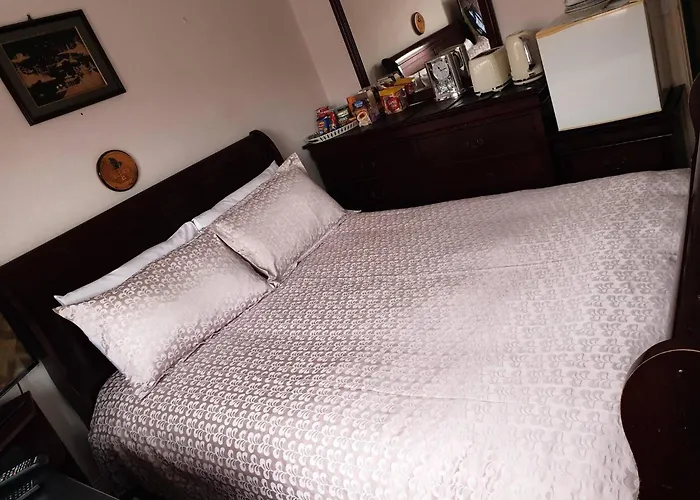 Ensuite Bedroom With Private Toilet And Shower And Unlimited Wifi * Lucan