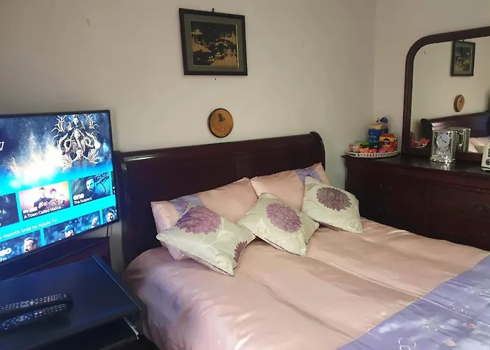 Maison d'hôtes Ensuite Bedroom With Private Toilet And Shower And Unlimited Wifi Lucan