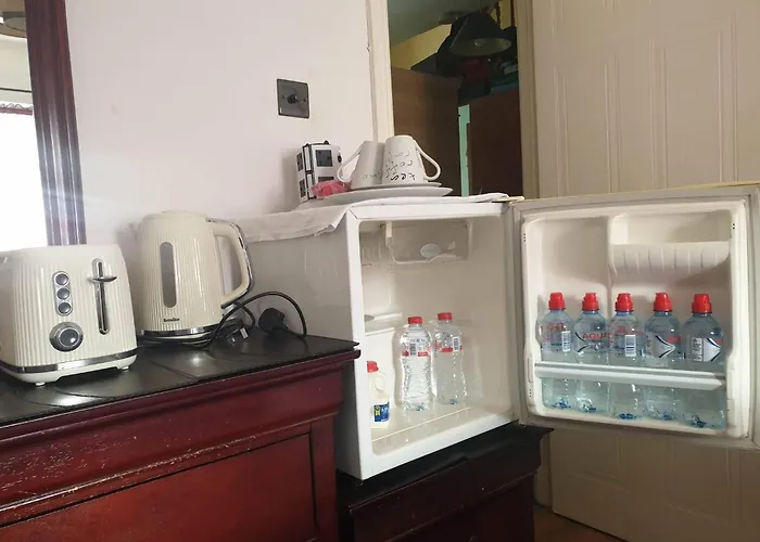 Maison d'hôtes Ensuite Bedroom With Private Toilet And Shower And Unlimited Wifi Lucan