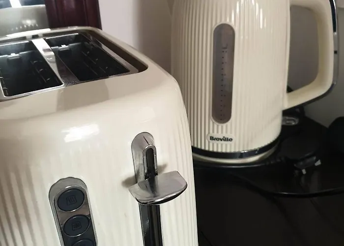 Ensuite Bedroom With Private Toilet And Shower And Unlimited Wifi Maison d'hôtes Lucan